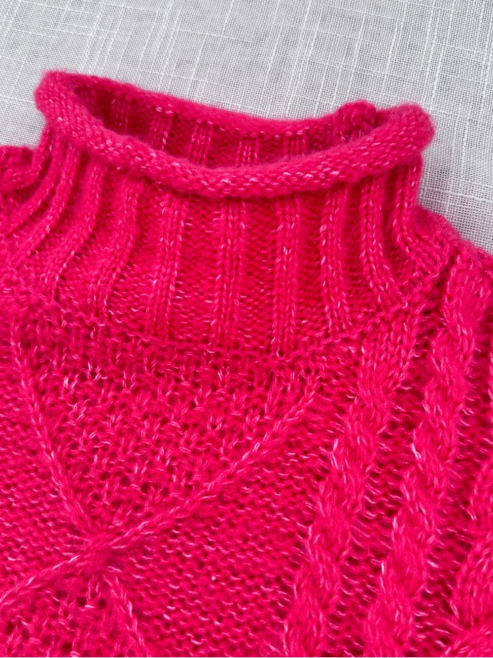 NWT Sanctuary Cable Knit Cropped Sweater Size Small Neon Pink Mock Neck Sweater - Picture 3 of 9
